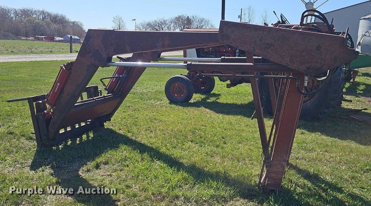 image for item DQ8700 Farmall F 806D tractor