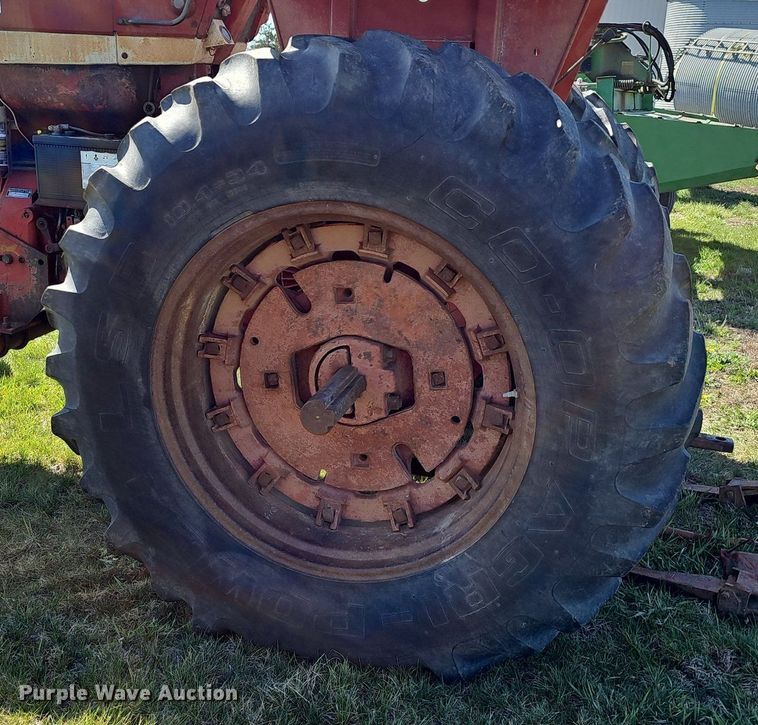 image for item DQ8700 Farmall F 806D tractor