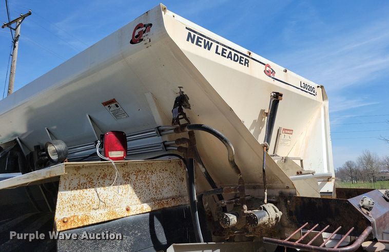 image for item DR7907 1997 International 2554 spreader truck