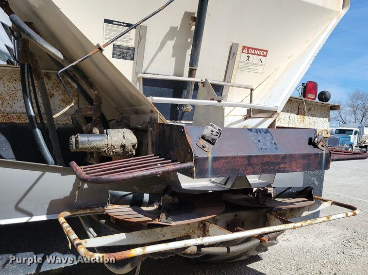 image for item DR7907 1997 International 2554 spreader truck