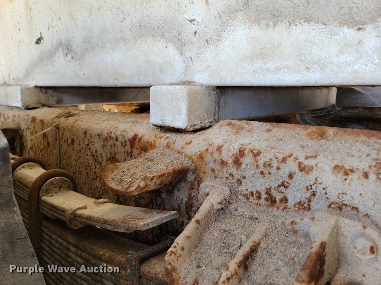 image for item DR7907 1997 International 2554 spreader truck