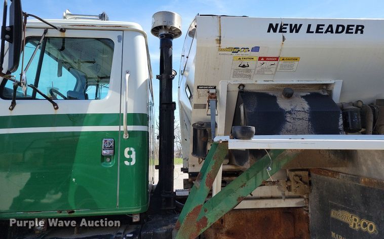 image for item DR7907 1997 International 2554 spreader truck