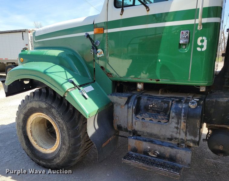 image for item DR7907 1997 International 2554 spreader truck