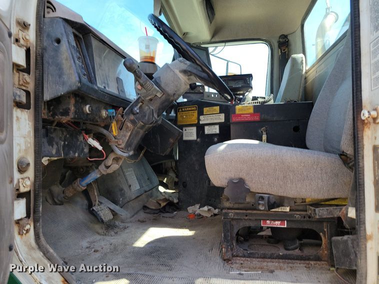 image for item DR7907 1997 International 2554 spreader truck