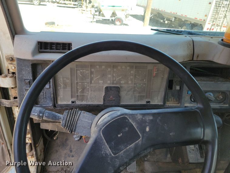 image for item DR7907 1997 International 2554 spreader truck