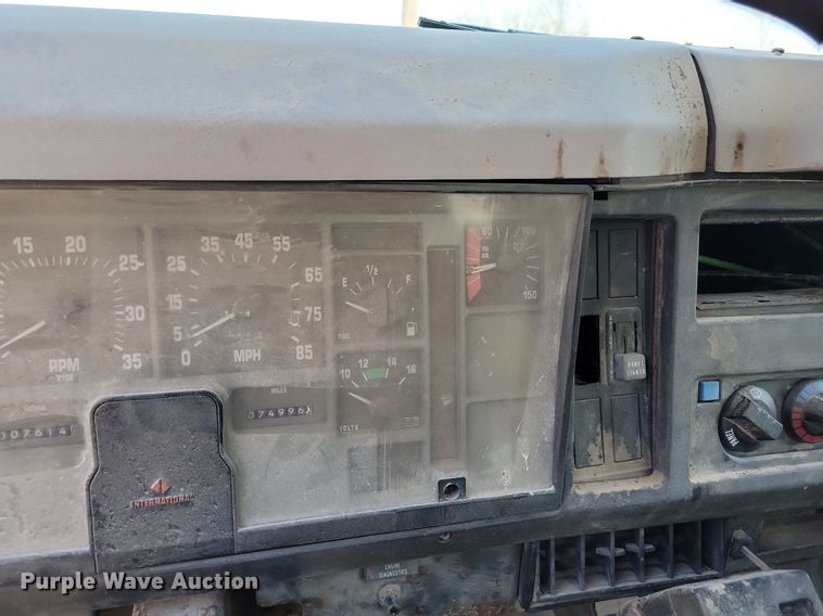 image for item DR7907 1997 International 2554 spreader truck