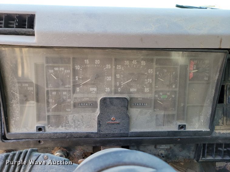 image for item DR7907 1997 International 2554 spreader truck