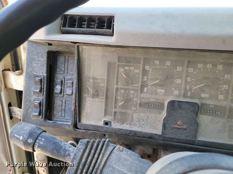 image for item DR7907 1997 International 2554 spreader truck