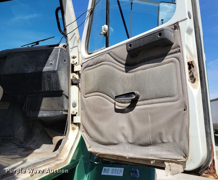 image for item DR7907 1997 International 2554 spreader truck