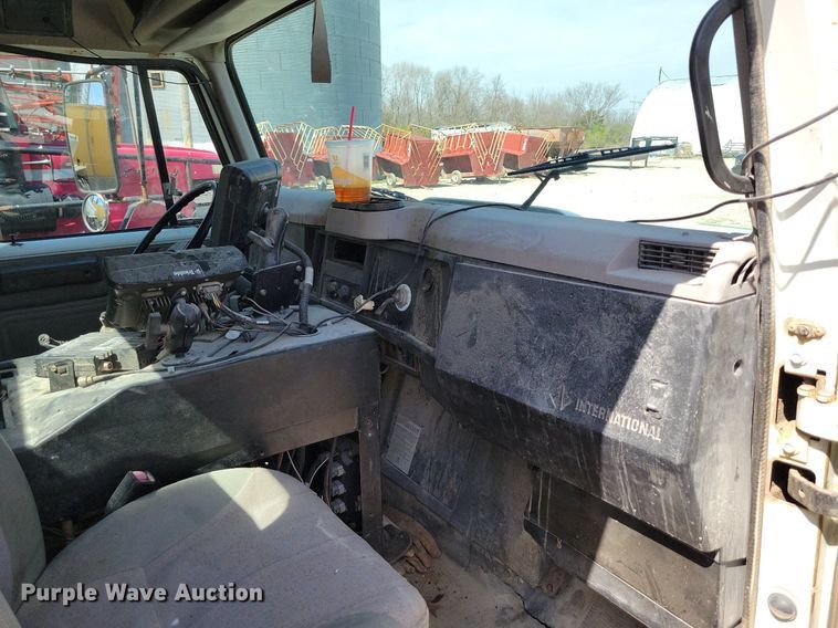 image for item DR7907 1997 International 2554 spreader truck