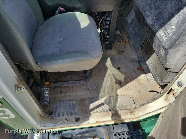 image for item DR7907 1997 International 2554 spreader truck