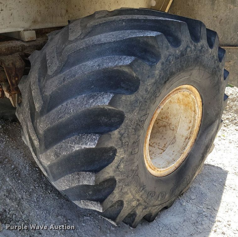 image for item DR7907 1997 International 2554 spreader truck