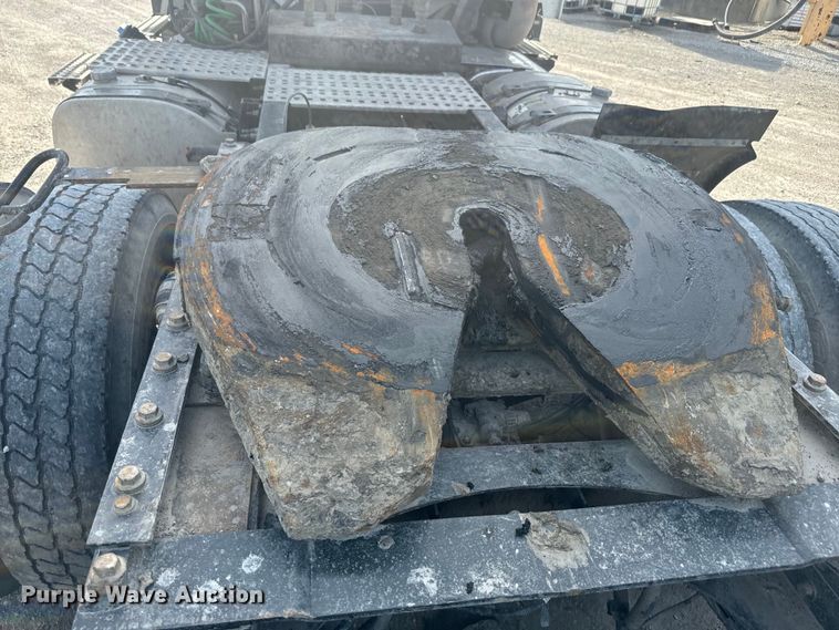 image for item DR7908 2016 Volvo VN semi truck