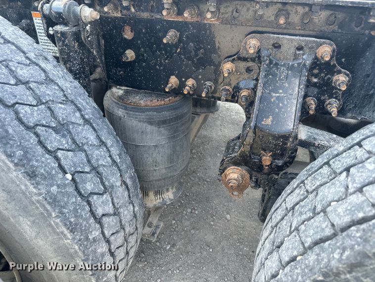 image for item DR7908 2016 Volvo VN semi truck