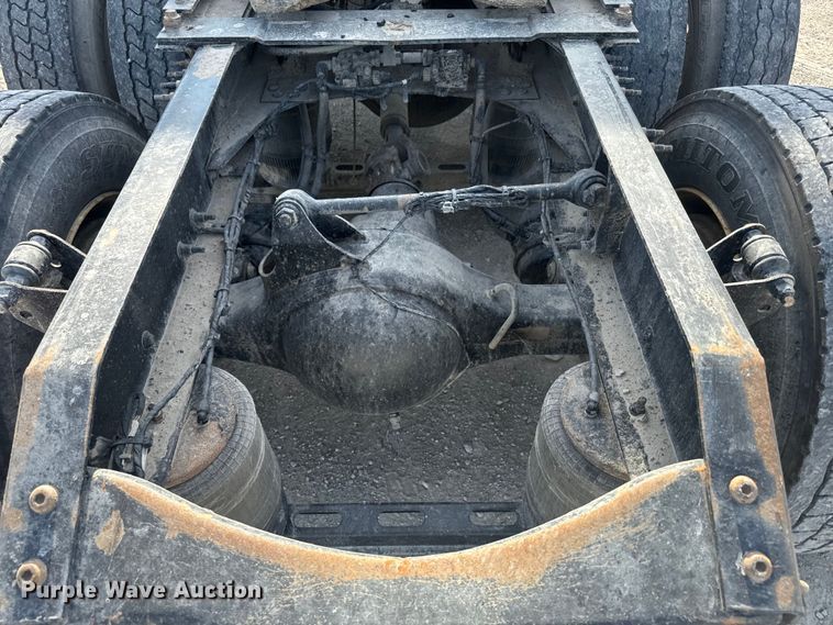 image for item DR7908 2016 Volvo VN semi truck