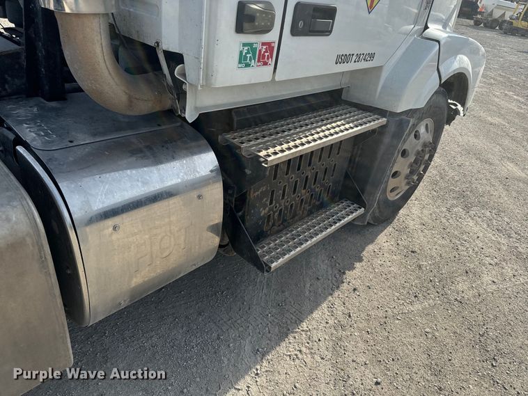 image for item DR7908 2016 Volvo VN semi truck