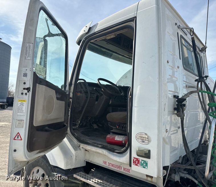 image for item DR7908 2016 Volvo VN semi truck