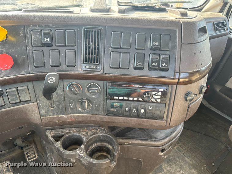 image for item DR7908 2016 Volvo VN semi truck