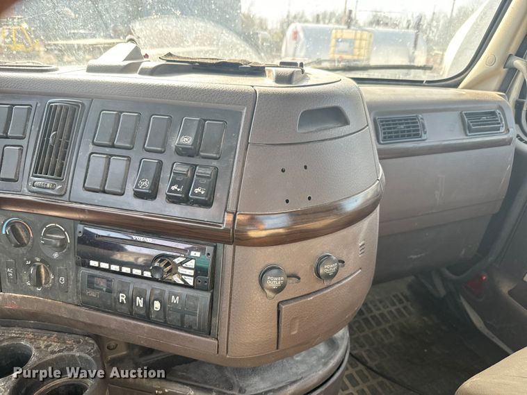 image for item DR7908 2016 Volvo VN semi truck