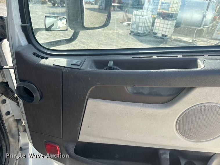 image for item DR7908 2016 Volvo VN semi truck