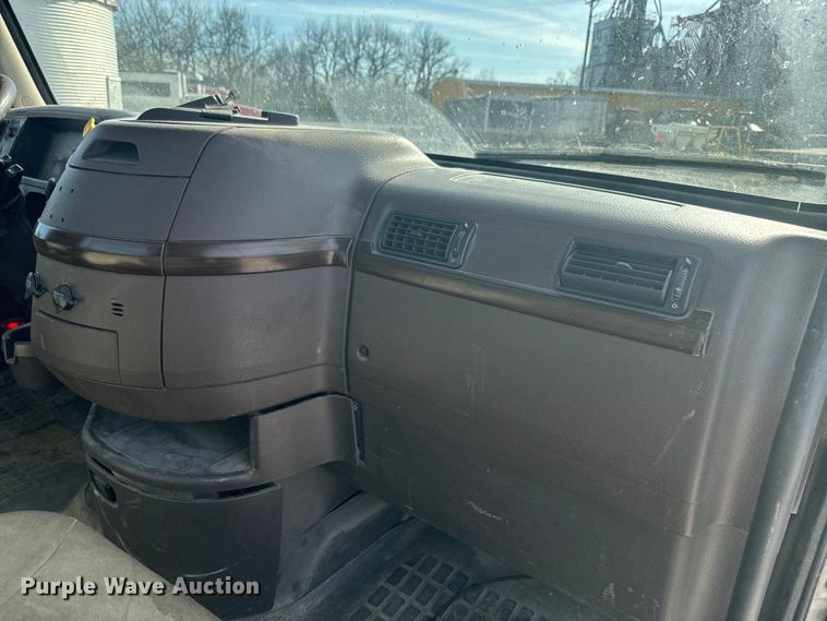 image for item DR7908 2016 Volvo VN semi truck