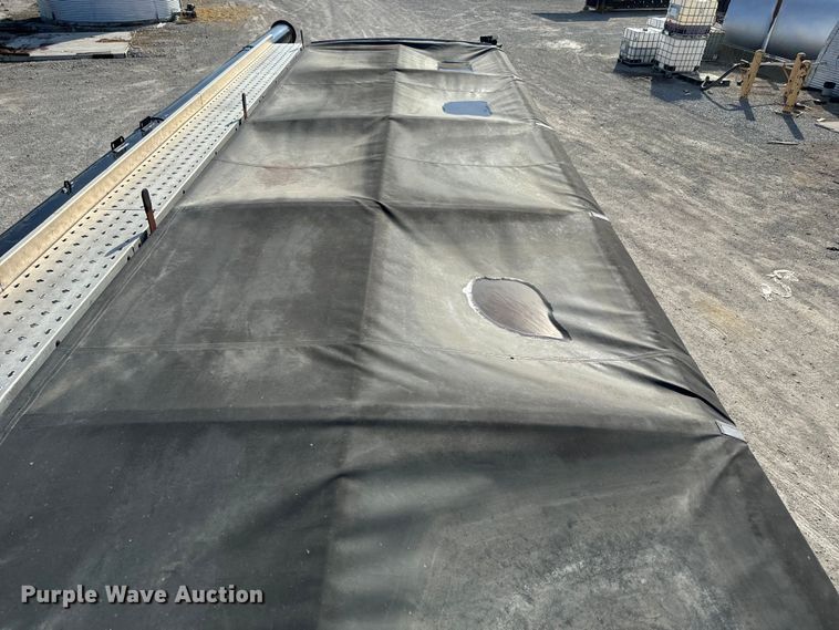 image for item DR7912 1999 International  4900 feed delivery truck