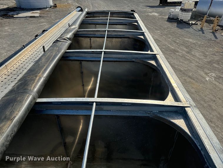 image for item DR7912 1999 International  4900 feed delivery truck