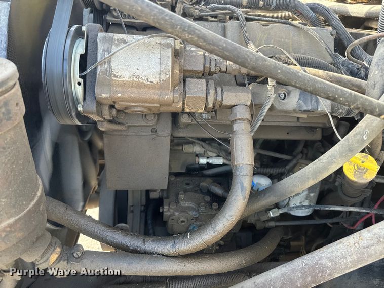 image for item DR7912 1999 International  4900 feed delivery truck