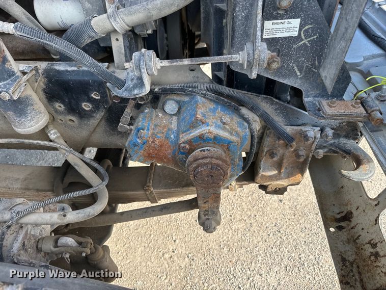 image for item DR7912 1999 International  4900 feed delivery truck