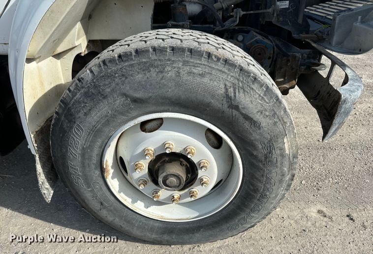 image for item DR7912 1999 International  4900 feed delivery truck