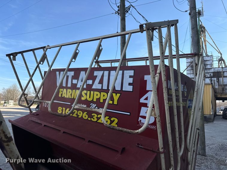 image for item DR7918 (2) Feed Train Gray Fox 145 creep feeders