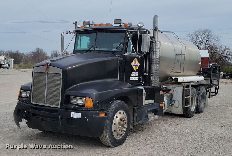 image for item DR7920 1986 Kenworth T600A tank truck