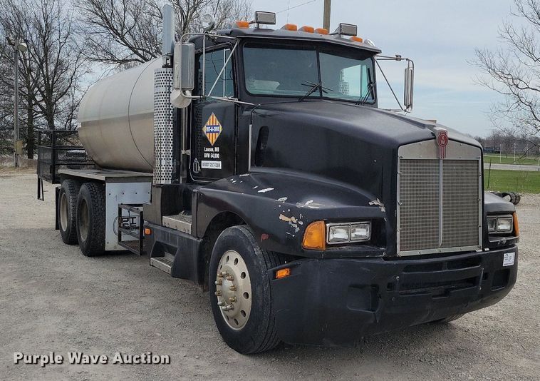 image for item DR7920 1986 Kenworth T600A tank truck