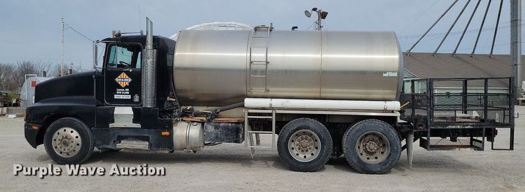 image for item DR7920 1986 Kenworth T600A tank truck