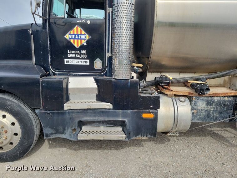 image for item DR7920 1986 Kenworth T600A tank truck