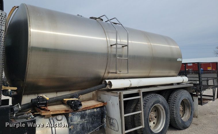 image for item DR7920 1986 Kenworth T600A tank truck