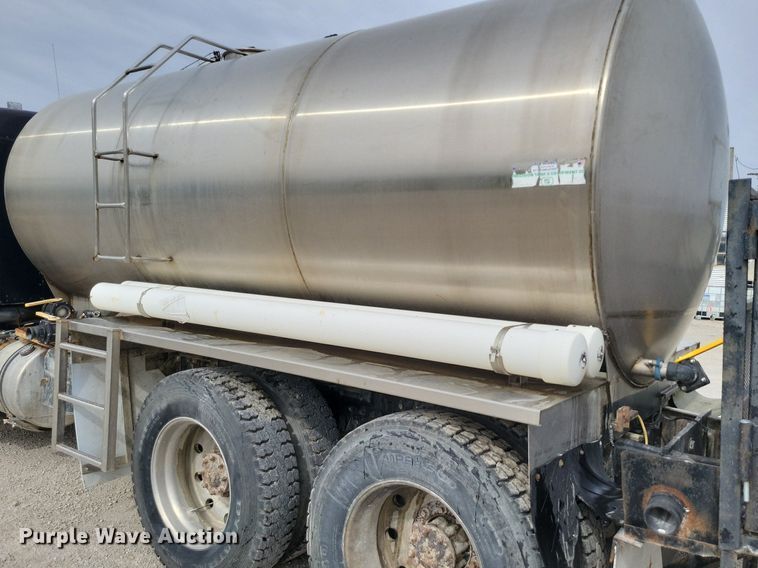 image for item DR7920 1986 Kenworth T600A tank truck