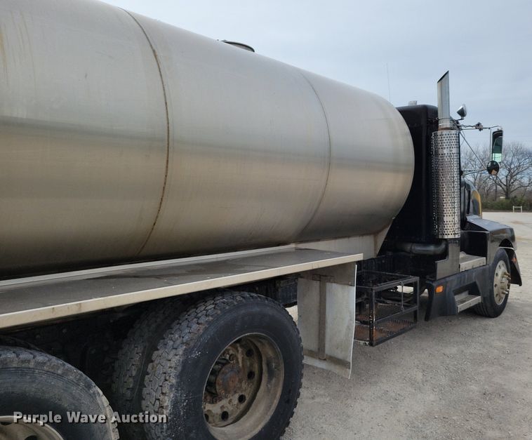 image for item DR7920 1986 Kenworth T600A tank truck