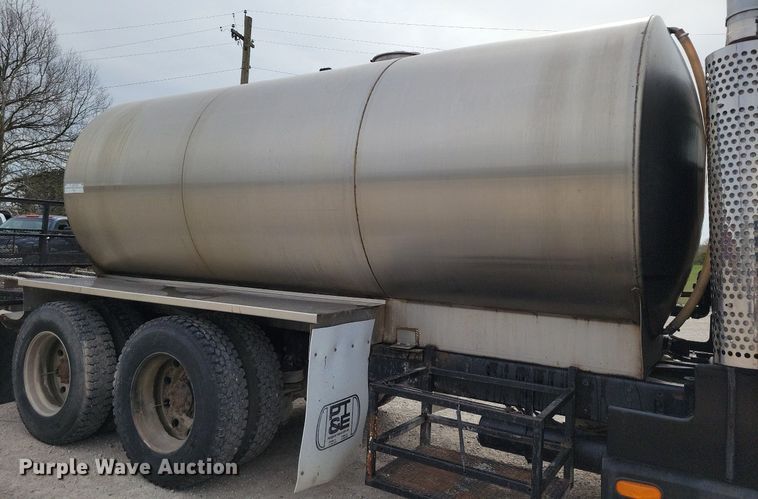 image for item DR7920 1986 Kenworth T600A tank truck