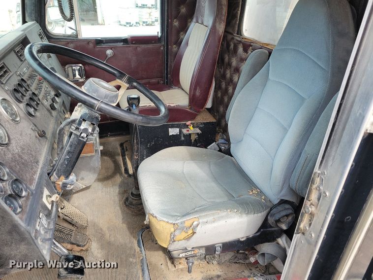 image for item DR7920 1986 Kenworth T600A tank truck