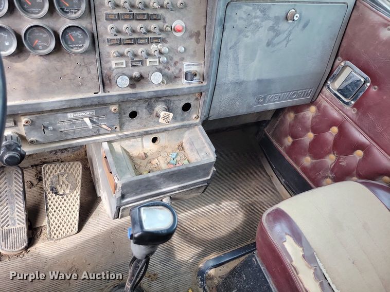 image for item DR7920 1986 Kenworth T600A tank truck