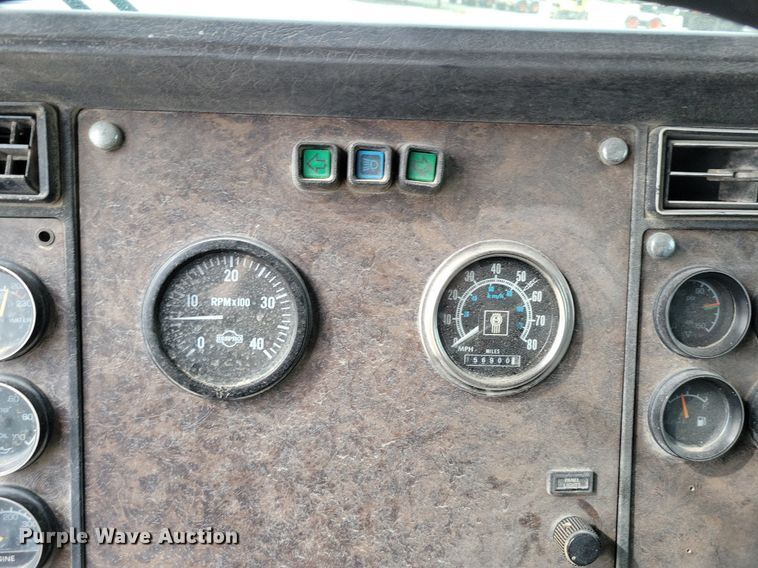 image for item DR7920 1986 Kenworth T600A tank truck