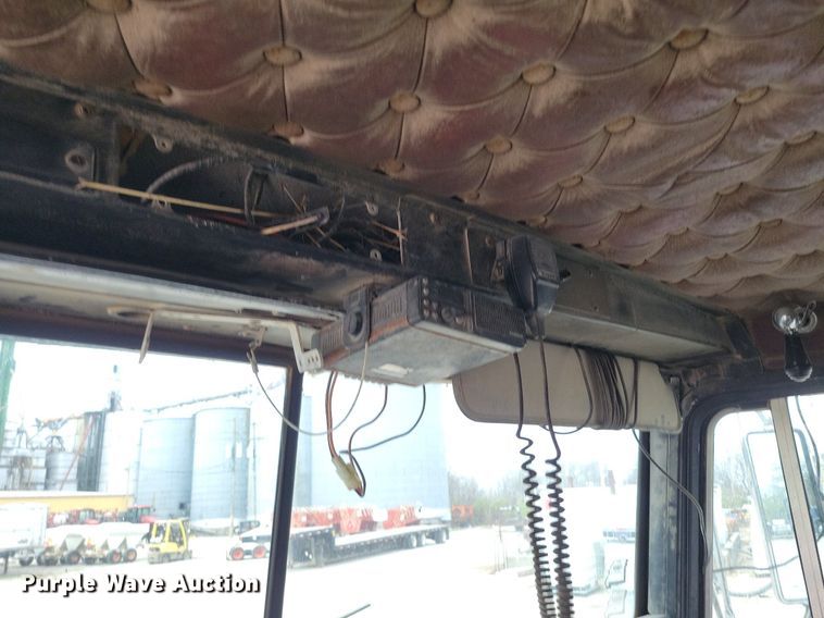 image for item DR7920 1986 Kenworth T600A tank truck