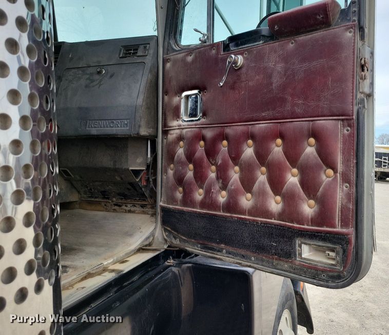 image for item DR7920 1986 Kenworth T600A tank truck