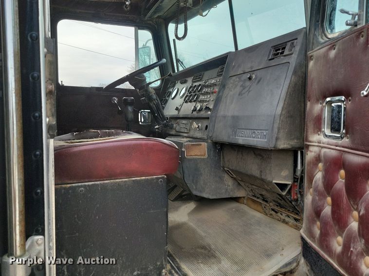 image for item DR7920 1986 Kenworth T600A tank truck