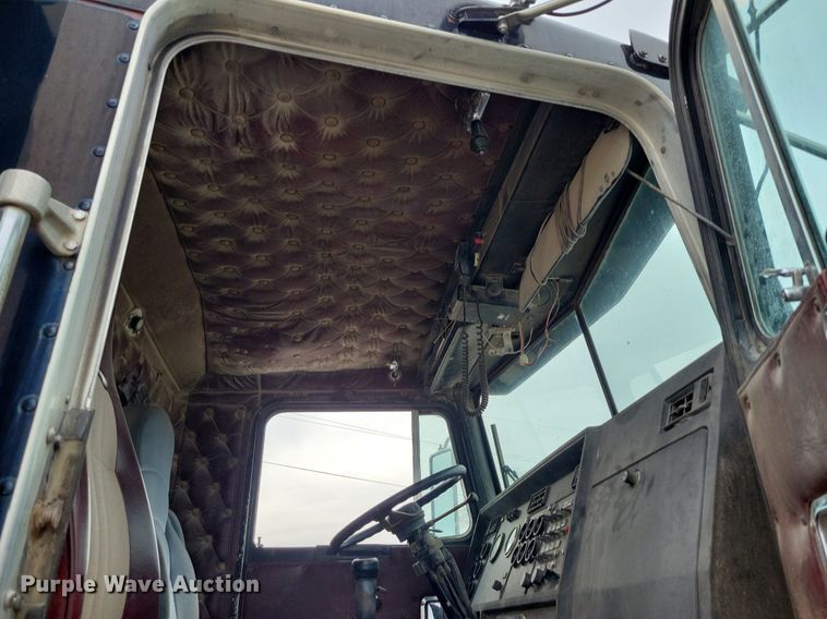 image for item DR7920 1986 Kenworth T600A tank truck