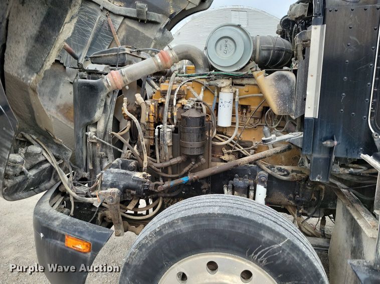 image for item DR7920 1986 Kenworth T600A tank truck