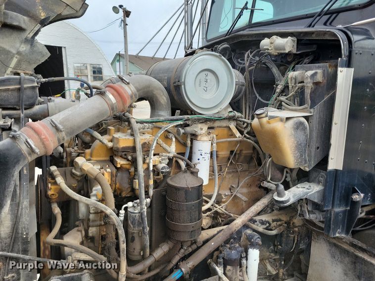 image for item DR7920 1986 Kenworth T600A tank truck