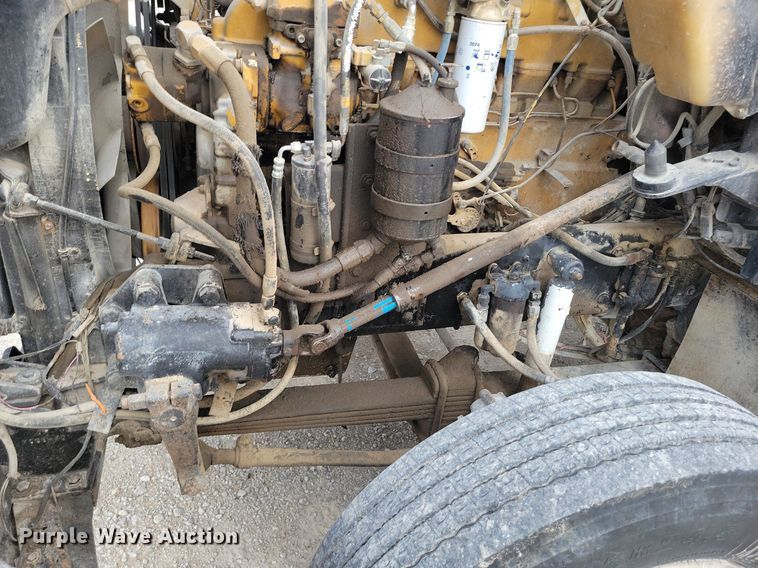 image for item DR7920 1986 Kenworth T600A tank truck