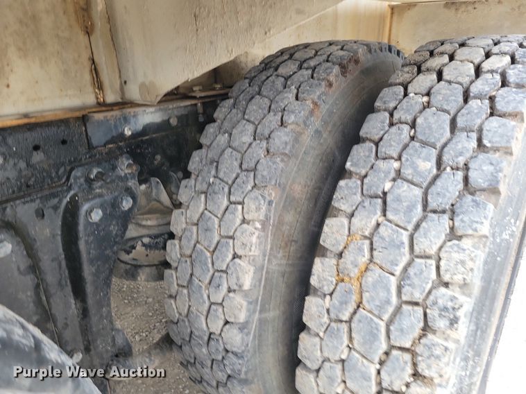 image for item DR7920 1986 Kenworth T600A tank truck